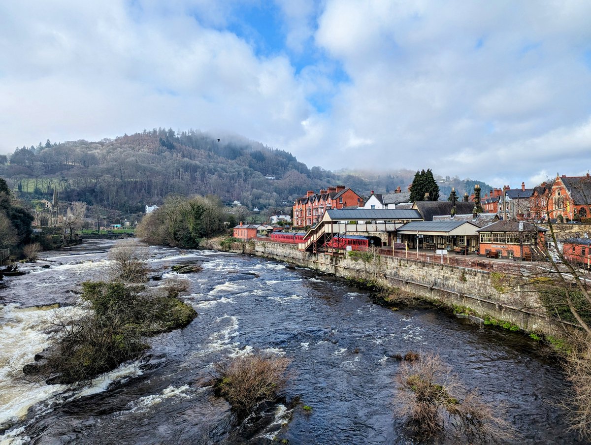 A walk from Llangollen to Pontcysyllte Aquaduct along the Canal. The Aquaduct is currently drained. Full video of my walk below: . youtu.be/zfTCOkucekg . . #llangollen #canal @CRTBoating @CanalRiverTrust #wales #narrowboat #walking