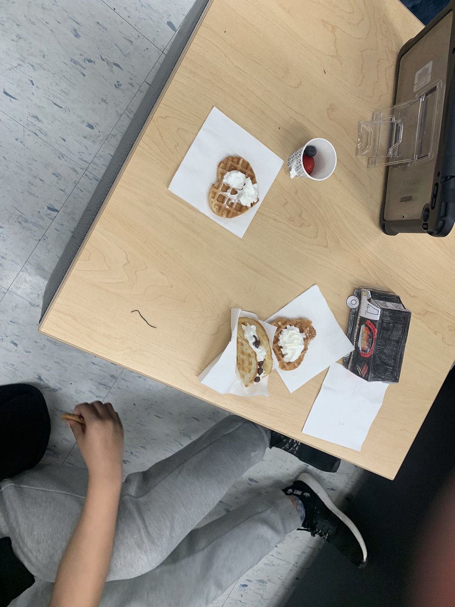 How fun is this? Ss in Explore classes @STEAM_GEMS spent several weeks working on developing their own food truck business. Today was their exhibition of learning. So cool. @CTLonline @SchooledLife #adlit