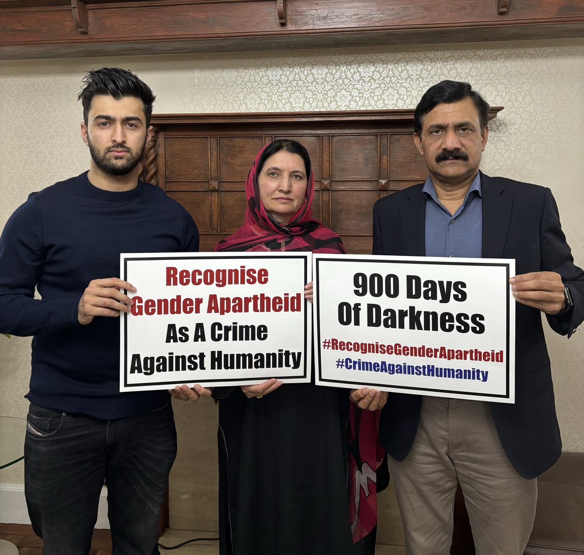 YEARS OF DARKNESS🇦🇫 900 days without access to sec. education. 440 days without access to university education. Days that have become one long, long night. Let there be dawn! Let there be light! #LetAfghanGirlsLearn #RecogniseGenderApartheidInAfghanistan #CrimeAgainstHumanity