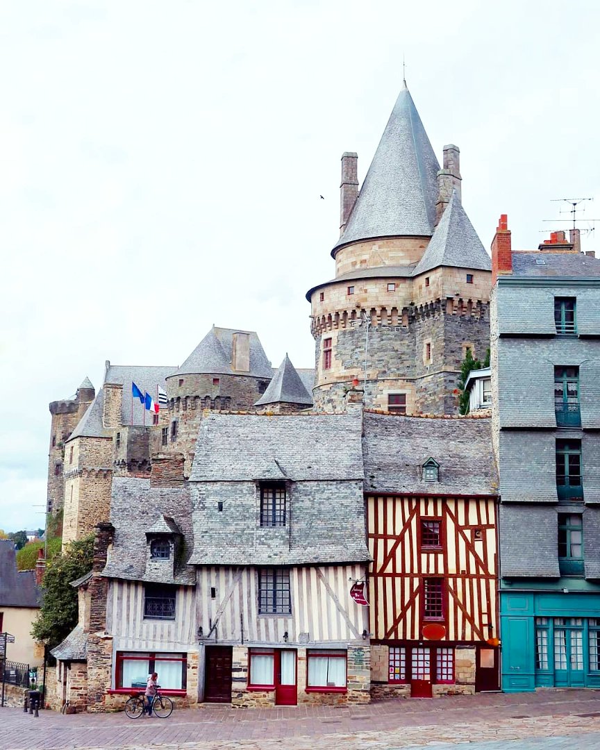 Carrefour historique entre la Bretagne, la Normandie et l’Anjou je suis ?

#bretagne #MagnifiqueFrance #MagnifiqueBretagne #bzh #breizh #illeetvilaine  #Patrimoine
