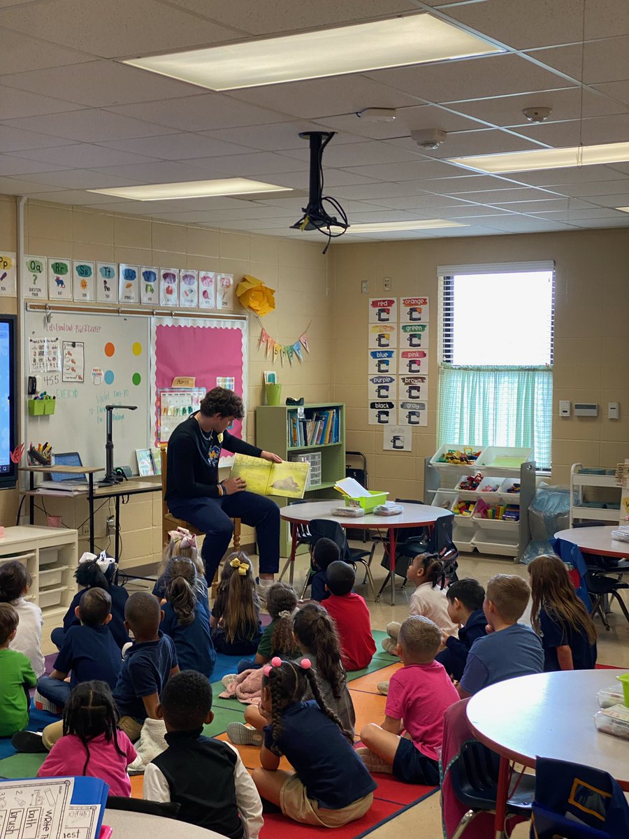 Nothing better than seeing COWBOYS coming sharing #ReadingAcrossAmerica with the students at A.A. Nelson Elementary #GeauxPokes | #WeDAT