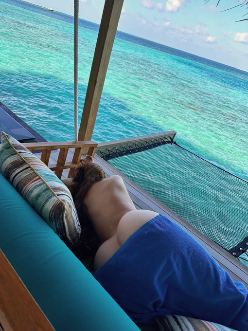 Happy birthday 🎂 to my fat Indian 🍑 https://t.co/EWLevZMKDq