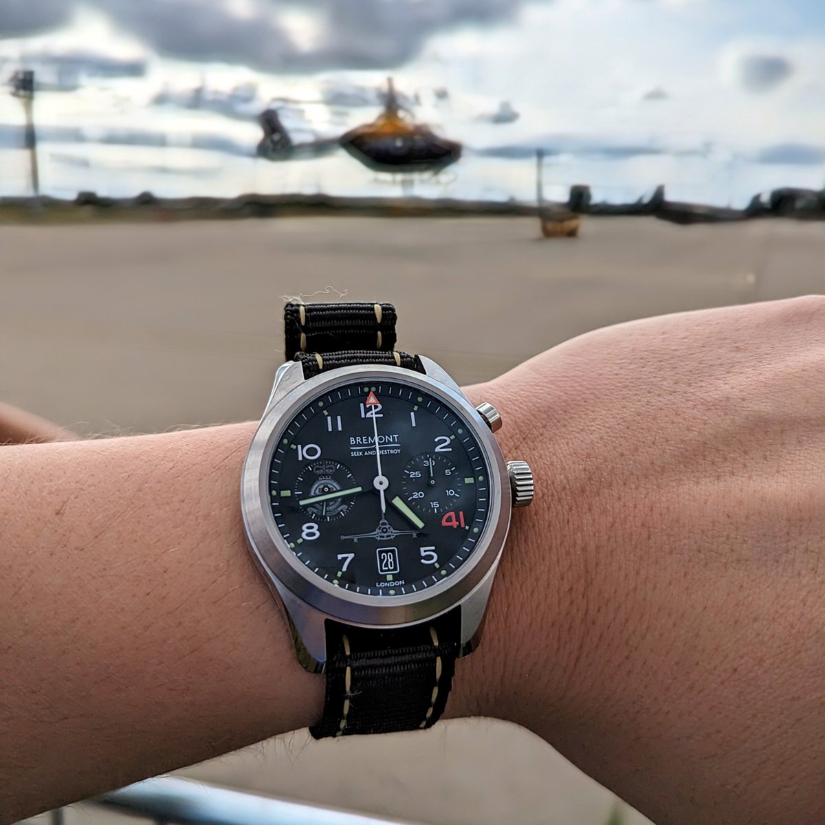 Bremont watches look that little bit better on the Airfield right? 👀 Here’s an epic customer submission from ‘watchandcountry’ next to a Juno HT1 helicopter as it prepares for landing. #Bremont #military #watches #RAF #airforce