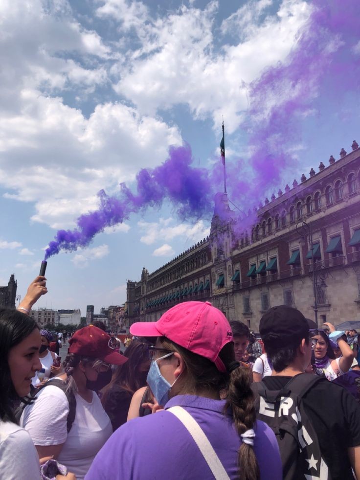 mfer_al's tweet photo. Me llena el corazón de ver las fotos de las marchas con esa marea morada y se me hace un poema que está ciudad este llena de jacarandas acompañando a las mujeres hoy que salen a marchar 
#Marcha8M #8marzo2024 #8deMarzo https://t.co/hYz51KYygM