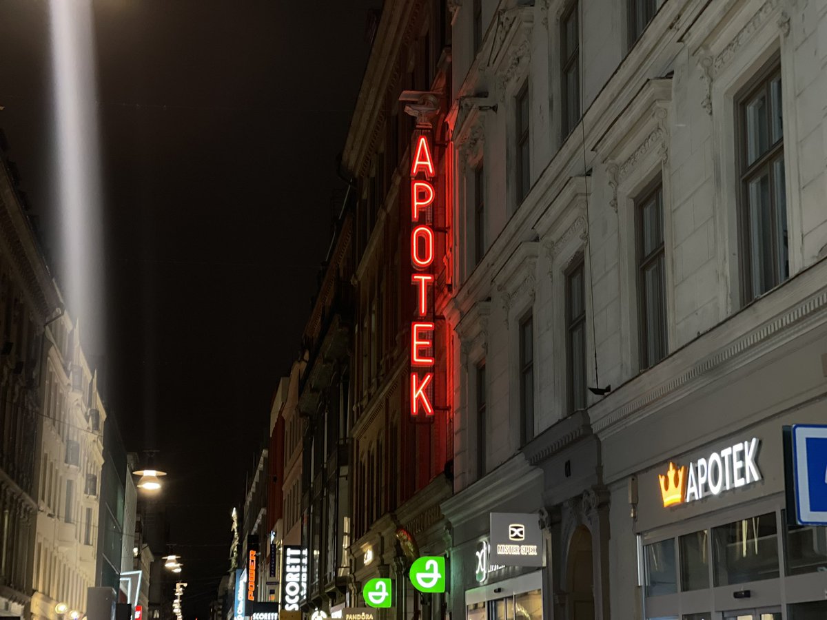 hc_becker's tweet photo. #neonfriday from Stockholm @LakesStiles @Soapy_Wit_Tank @tismenic70 https://t.co/85E0ans2IR