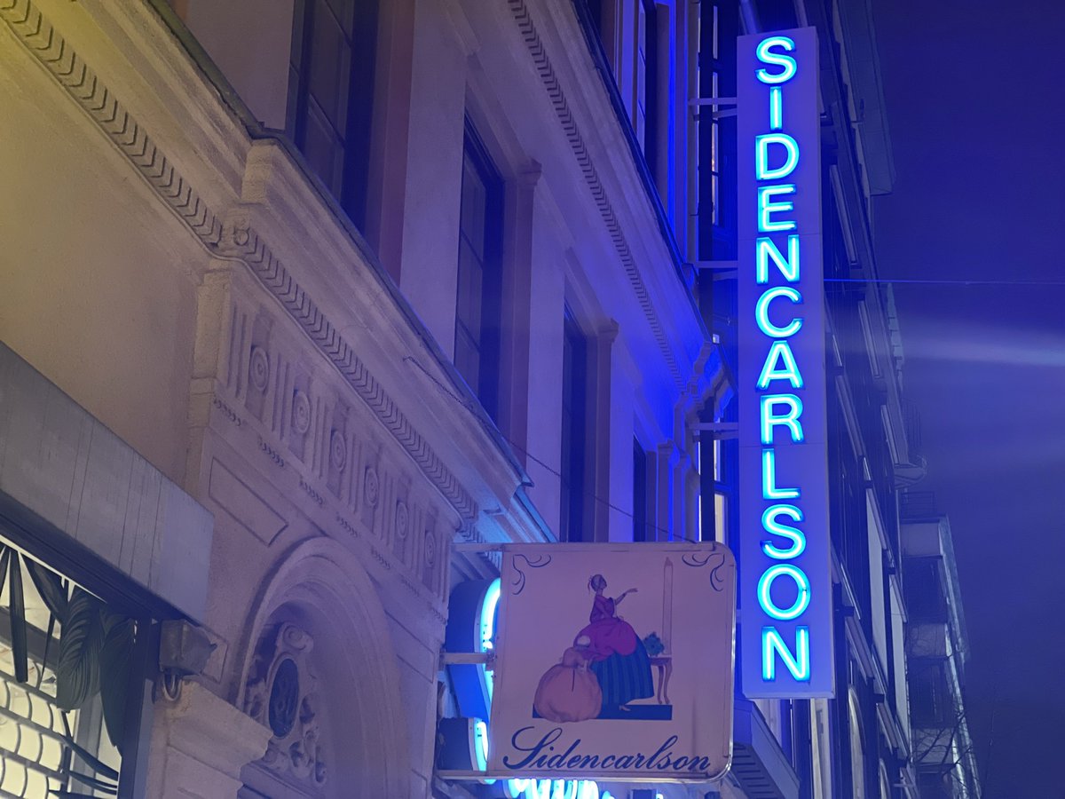 hc_becker's tweet photo. #neonfriday from Stockholm @LakesStiles @Soapy_Wit_Tank @tismenic70 https://t.co/85E0ans2IR