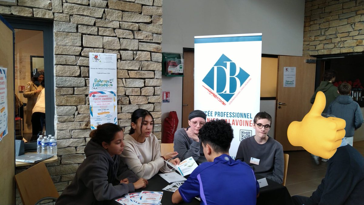 Les élèves du lycée Daniel Balavoine étaient présents au forum du collège Mermoz cet après midi pour présenter les formations GATL, MRC et EPC aux collégiens. Merci pour l accueil et ce moment de valorisation pour la voie professionnelle <a href="/ProVersailles/">Voie Professionnelle - Académie de Versailles</a>