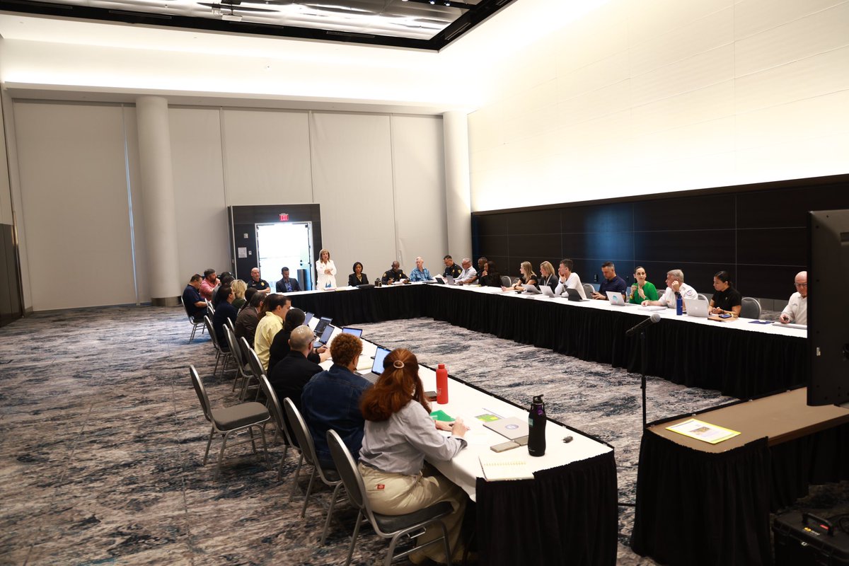 Alina T. Hudak tweet media