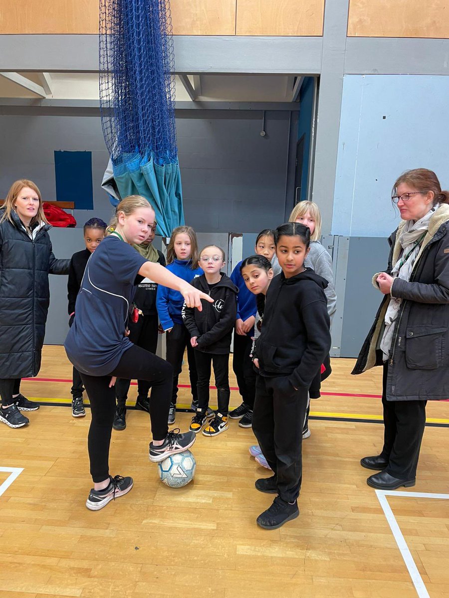 World’s biggest football session today at <a href="/ToaOxford/">The Oxford Academy</a> &amp; <a href="/CherwellSchool/">The Cherwell School</a> for female students in the local primary schools.

Fantastic sessions put on by the female sport leaders at the 2 schools.

#BiggestFootballSession #LetGirlsPlay #InternationalWomensDay