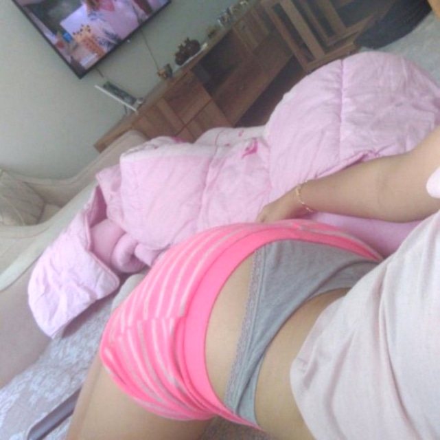 Sokmadan önce göt yalamayı kabul eden beyler bana acil ulaşın ev boş