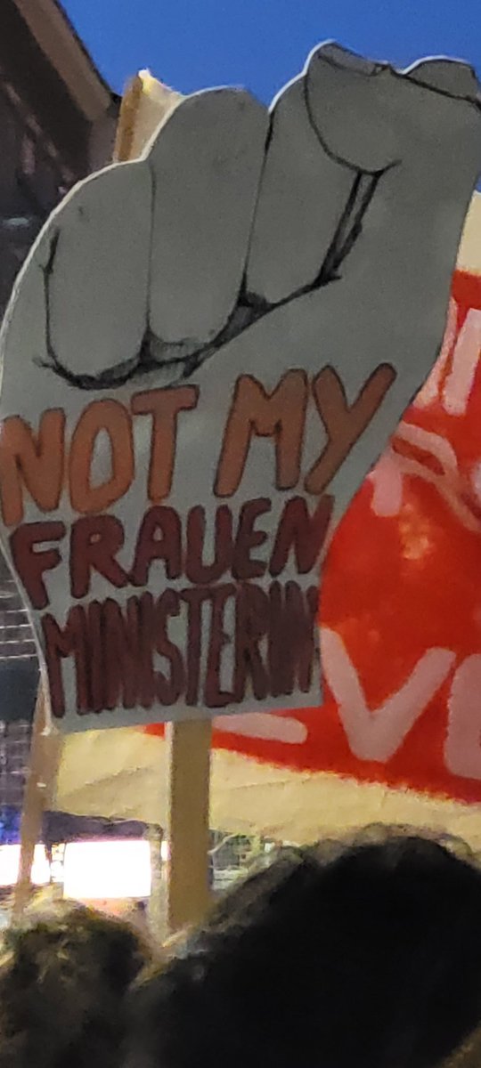 Wien ist stabil. Viele Tausende bei der Demo am feministischen Kampftag 
#smashpatriarchy
#InternationalWomensDay