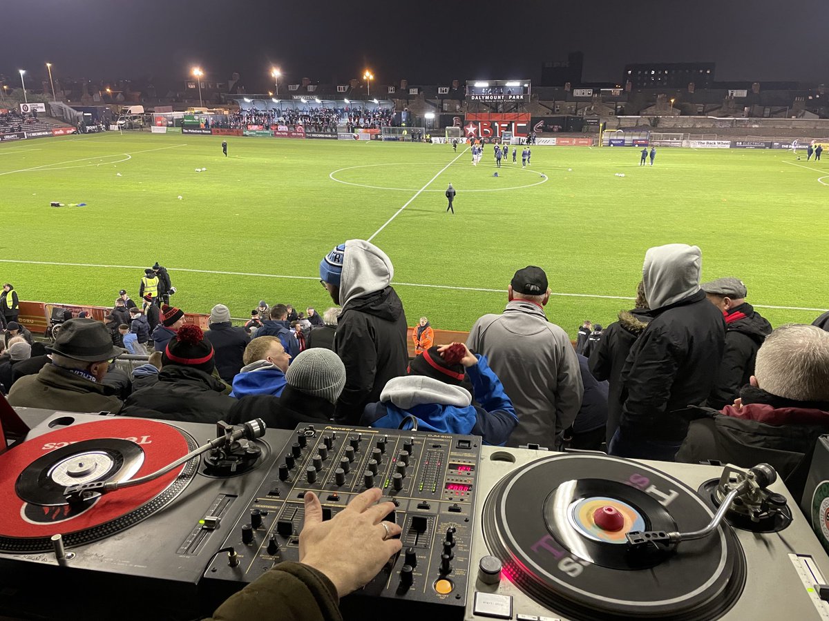 I do love a football gig ❤️ ⁦@bohemianfc⁩ v ⁦@shelsfc⁩ at iconic Dalymount Park and the pre match tunes are banging