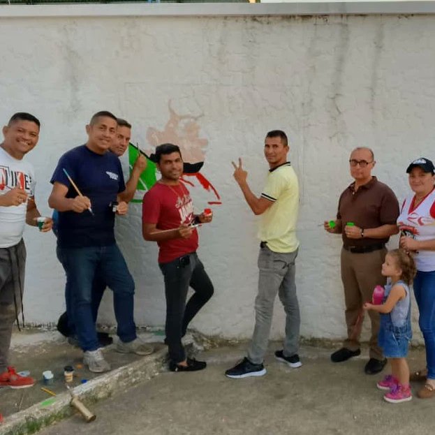 JDBGuárico acompañamos en pinta d mural alusivos a los 70 años del Comandate chavez,70 obras artísticas alusivas a los logros d nuestra revolución en manos dl arañero de sabaneta,los dl barrio seguimos Activos,esto Pica y se Extiende
#10añosjdb 
#JovenesDelBarrio 
#TodosConMaduro