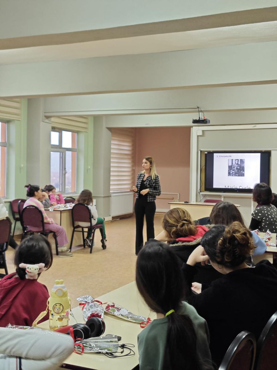MuglaBilsem's tweet image. #Scientix STEM Keşif Kampanyası kapsamında Felsefe Öğretmenimiz Gözde GÜRDAL tarafından &quot;Kadın Felsefe ve STEM Atölyesi&quot; düzenlendi. Dünya kadınlar gününde yapılan bu anlamlı bilimsel/eğitimsel etkinlik ile fark yaratan öğretmenimize teşekkür ederiz.

#SDC24

@scientix_eu