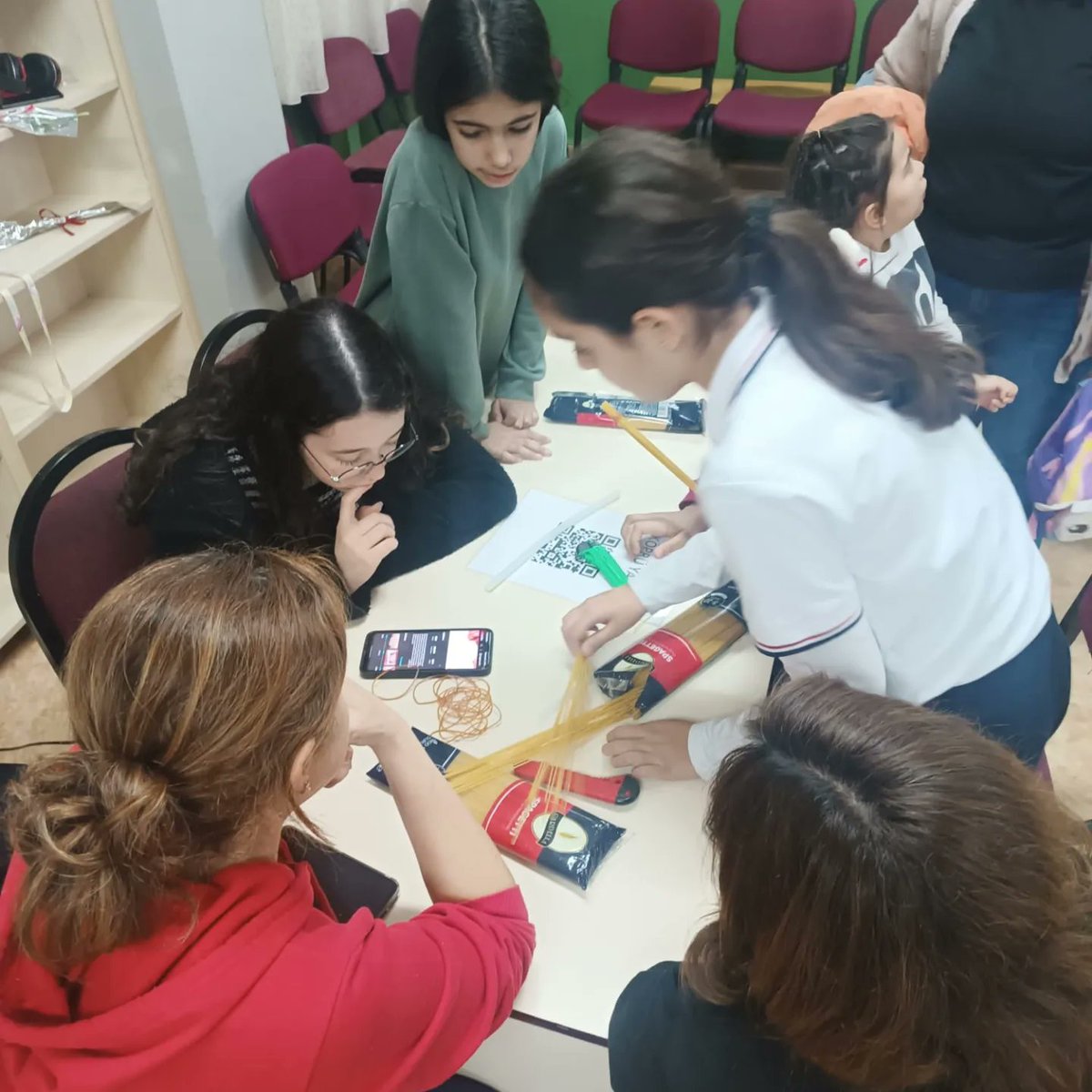 MuglaBilsem's tweet image. #Scientix STEM Keşif Kampanyası kapsamında Felsefe Öğretmenimiz Gözde GÜRDAL tarafından &quot;Kadın Felsefe ve STEM Atölyesi&quot; düzenlendi. Dünya kadınlar gününde yapılan bu anlamlı bilimsel/eğitimsel etkinlik ile fark yaratan öğretmenimize teşekkür ederiz.

#SDC24

@scientix_eu