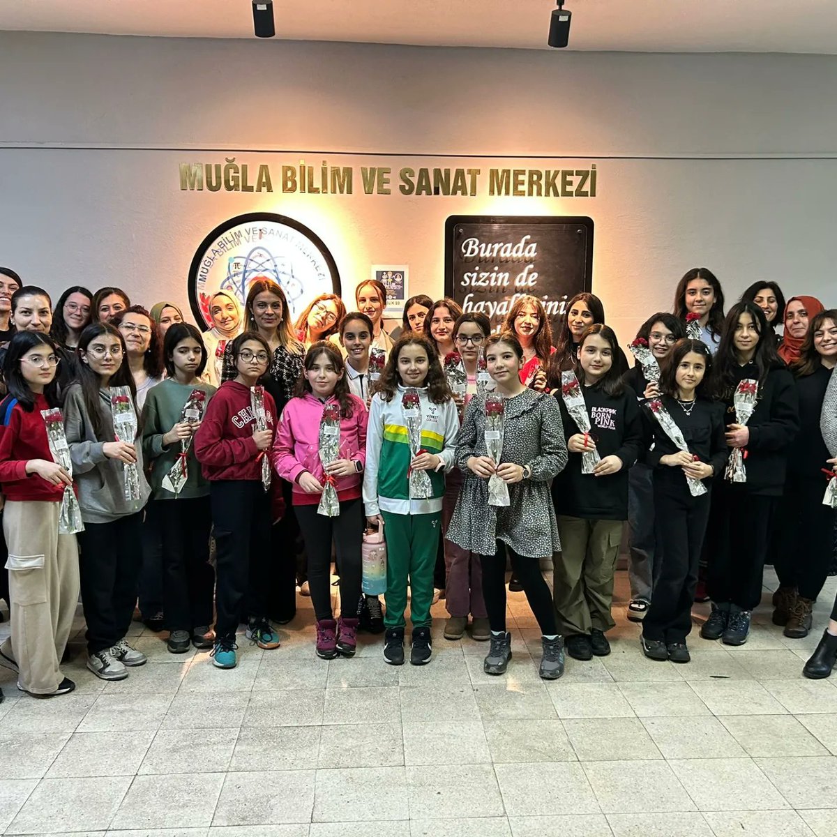 MuglaBilsem's tweet image. #Scientix STEM Keşif Kampanyası kapsamında Felsefe Öğretmenimiz Gözde GÜRDAL tarafından &quot;Kadın Felsefe ve STEM Atölyesi&quot; düzenlendi. Dünya kadınlar gününde yapılan bu anlamlı bilimsel/eğitimsel etkinlik ile fark yaratan öğretmenimize teşekkür ederiz.

#SDC24

@scientix_eu