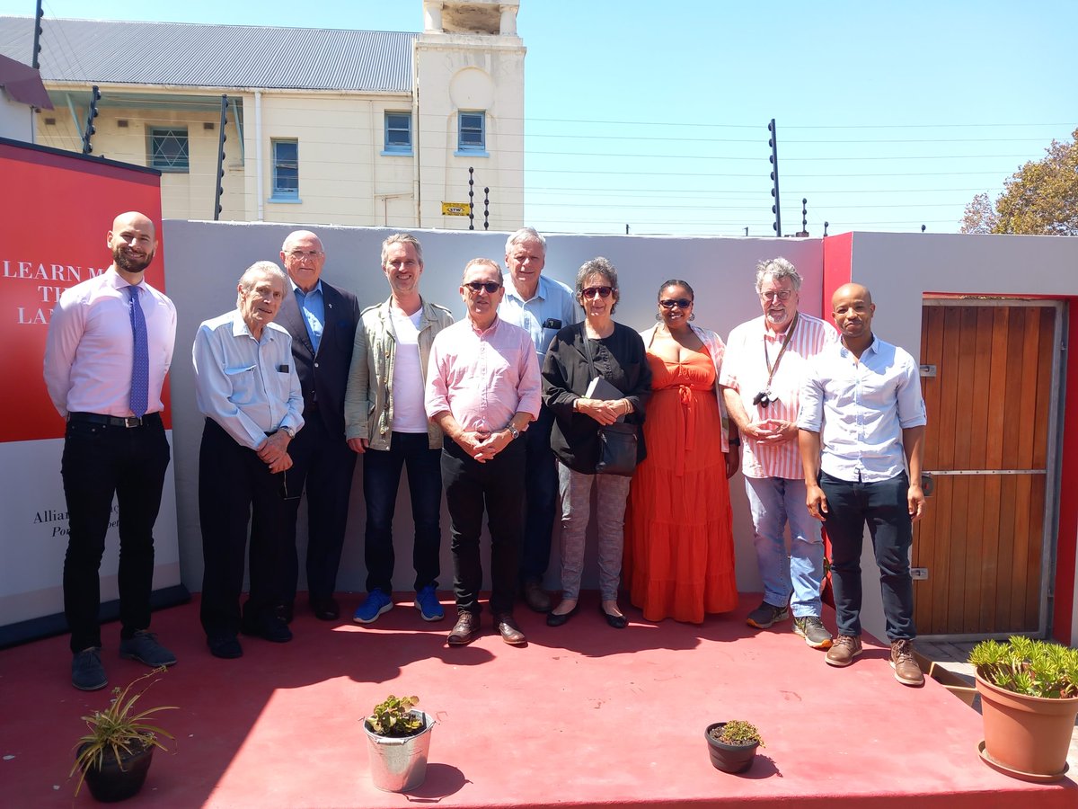 A special visit to the Alliance Française in Gqeberha by Ambassador @david_martinon! Learning French is more than mastering the language, it's an invitation to open up to cultures brimming with opportunity and possibility 🇫🇷🇿🇦