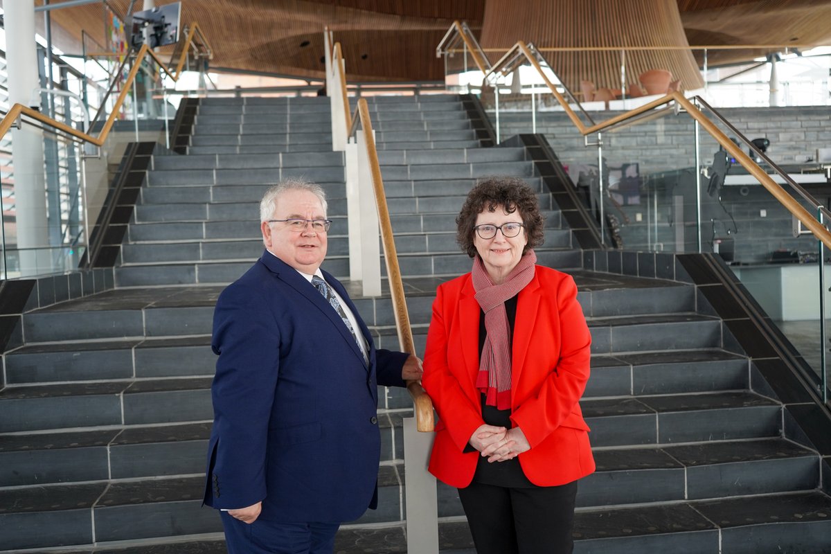 It was a privilege to welcome Seán Ó Fearghaíl, Ceann Comhairle of Dáil Éireann to discuss how we enhance links between our parliaments and nations. A good start discussing matters of common interest @SeneddEconomy @SeneddCultureIR @DavidReesMS @OireachtasNews @irelandinwales