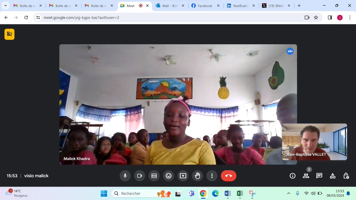 JBVallet's tweet image. Avec mes jeunes guinéens pour faire des classes en visio.