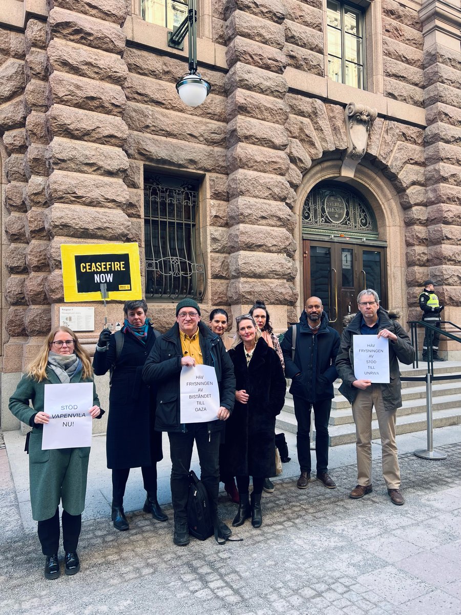 RESCUE och flera andra organisationer har deltagit i ett rundabordssamtal i riksdagen. Där påtalade vi bl.a. vikten av att Sverige arbetar för omedelbar vapenvila i Gaza och att stödet till UNRWA återupptas. <a href="/raddabarnen/">Rädda Barnen</a> <a href="/AmnestySverige/">AmnestySverige</a> <a href="/DiakoniaSverige/">Diakonia</a> <a href="/Act_Svk/">Act Svenska kyrkan</a> <a href="/MSF_Sweden/">Läkare Utan Gränser</a>