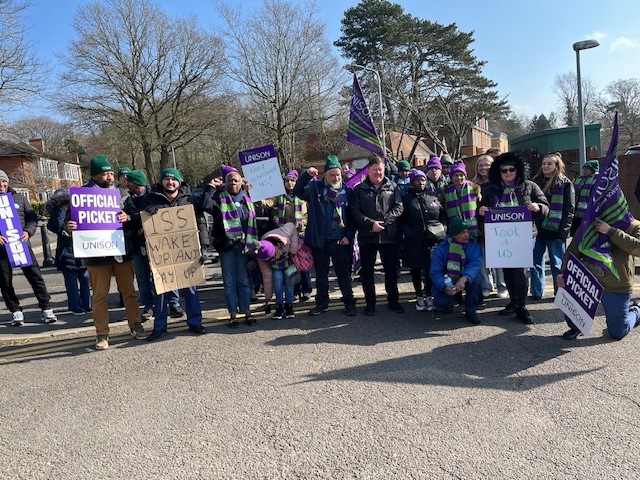 💪 Great solidarity on the picket line today, with Oxfordshire UNISON Health branch's Rosita Ellis and Jane Lacey travelling down to Reading to stand shoulder to shoulder with strikers and demand ISS do the right thing and pay staff what they're owed. #StrongerStandingTogether