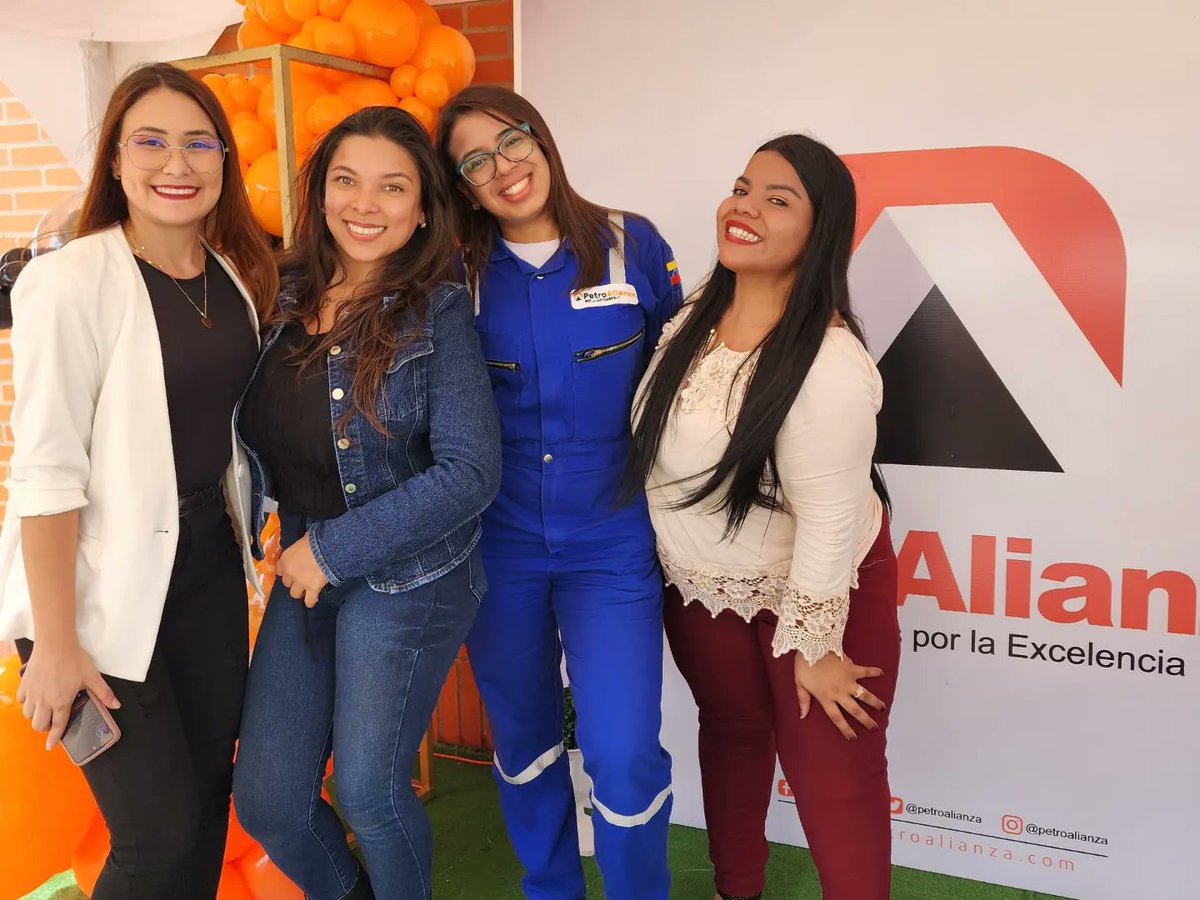 petroalianza's tweet photo. Ayer fue nuestro aniversario número 17 y hoy #8marzo2024 es el Día Internacional de la Mujer así que amanecimos homenajeando y agradeciendo por partida doble todo el talento femenino que forma parte de @petroalianza ♀️ https://t.co/a3NhrYVUQi