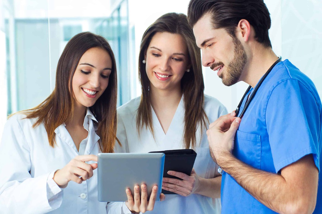 In addition to core courses, many online medical assistant programs offer elective course options for students to customize their learning experience based on their career goals or interests.

Read more 👉 lttr.ai/APv0U

#Degree #Healthcare #Medical #Education #Career