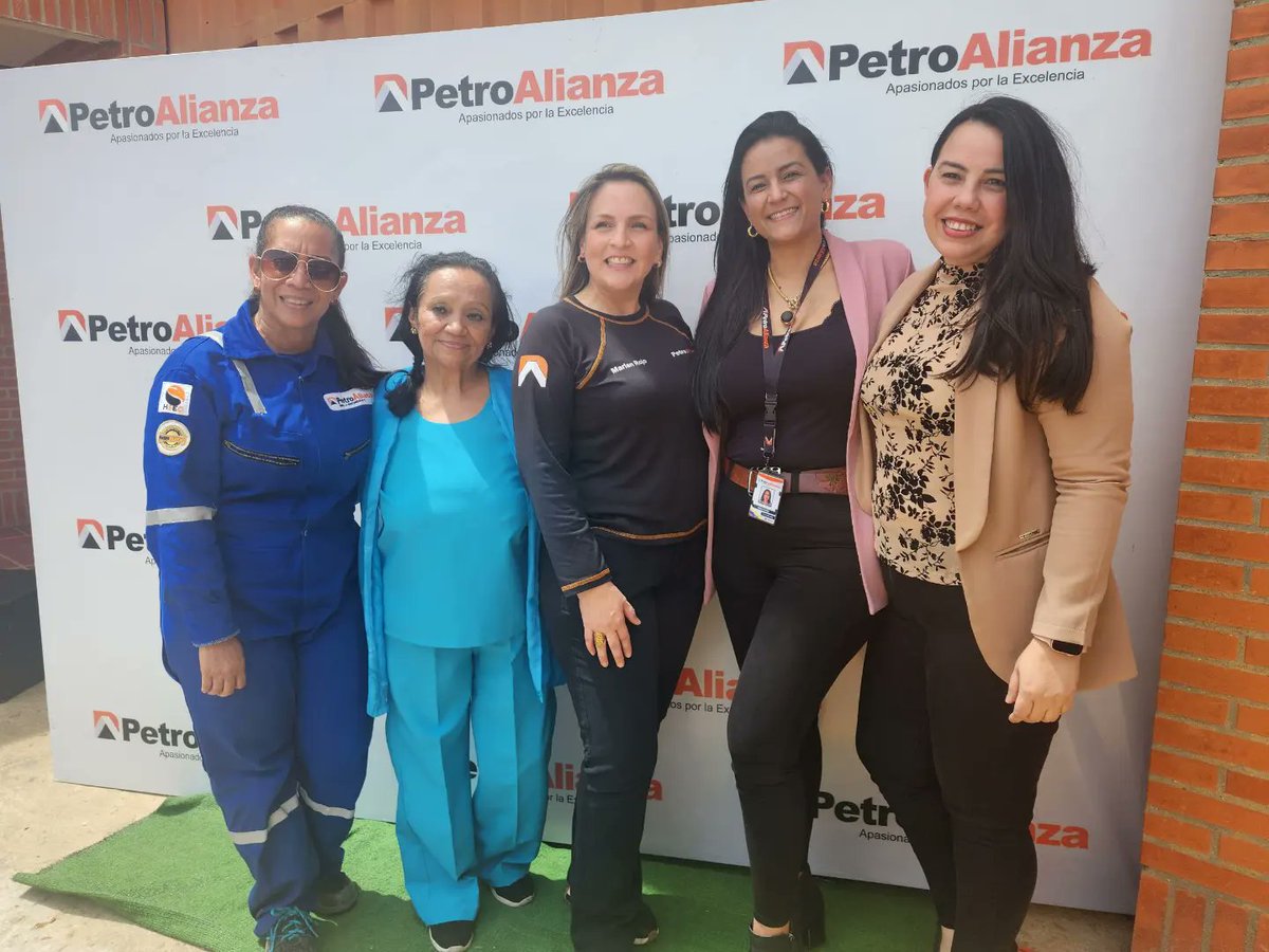 petroalianza's tweet photo. Ayer fue nuestro aniversario número 17 y hoy #8marzo2024 es el Día Internacional de la Mujer así que amanecimos homenajeando y agradeciendo por partida doble todo el talento femenino que forma parte de @petroalianza ♀️ https://t.co/a3NhrYVUQi