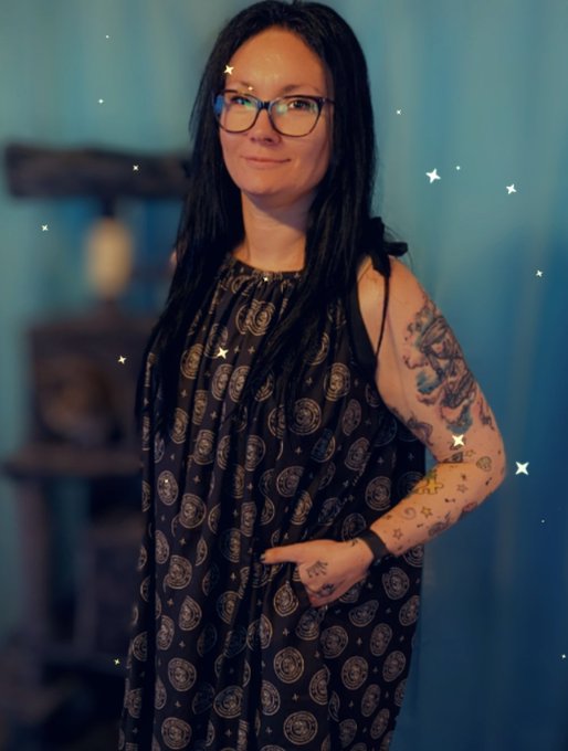 Sewed my very first dress! So cute. I think it needs a belt though! Thoughts? https://t.co/iTZmfpbmp