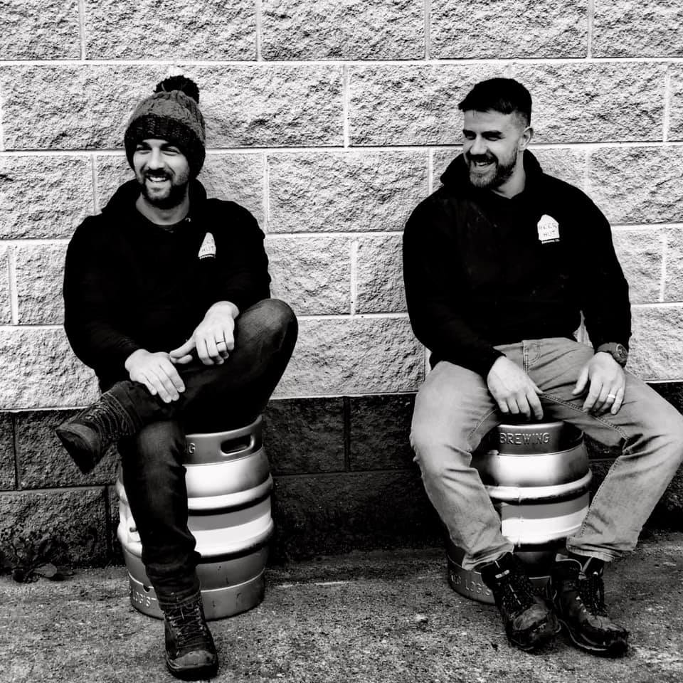 From literal garden shed tinkerers, to nipping at the heels of Northern Ireland’s licencing authorities, Robyn Gilmour catches up with @BeerHutBrewing 🛖🍻🤩 👉 tinyurl.com/y2scvuah #fermentmagazine #beer52 #beerhutbrewing #craftbeer