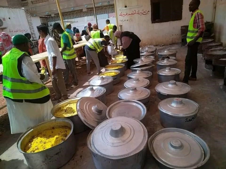 In Sudan, women support the front line in different ways. Some familiar eg donations but others show ingenuity and strength. Women prepare meals, risking their lives in delivery; support morale (singing and making videos); & use social media to challenge mis-information by Islam