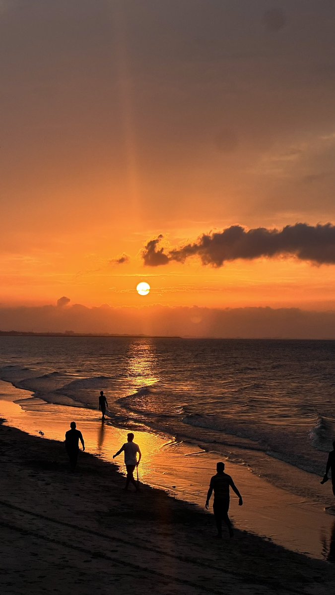 AzzaHarthi's tweet photo. The way i love sunsets.. https://t.co/wphIEiitra