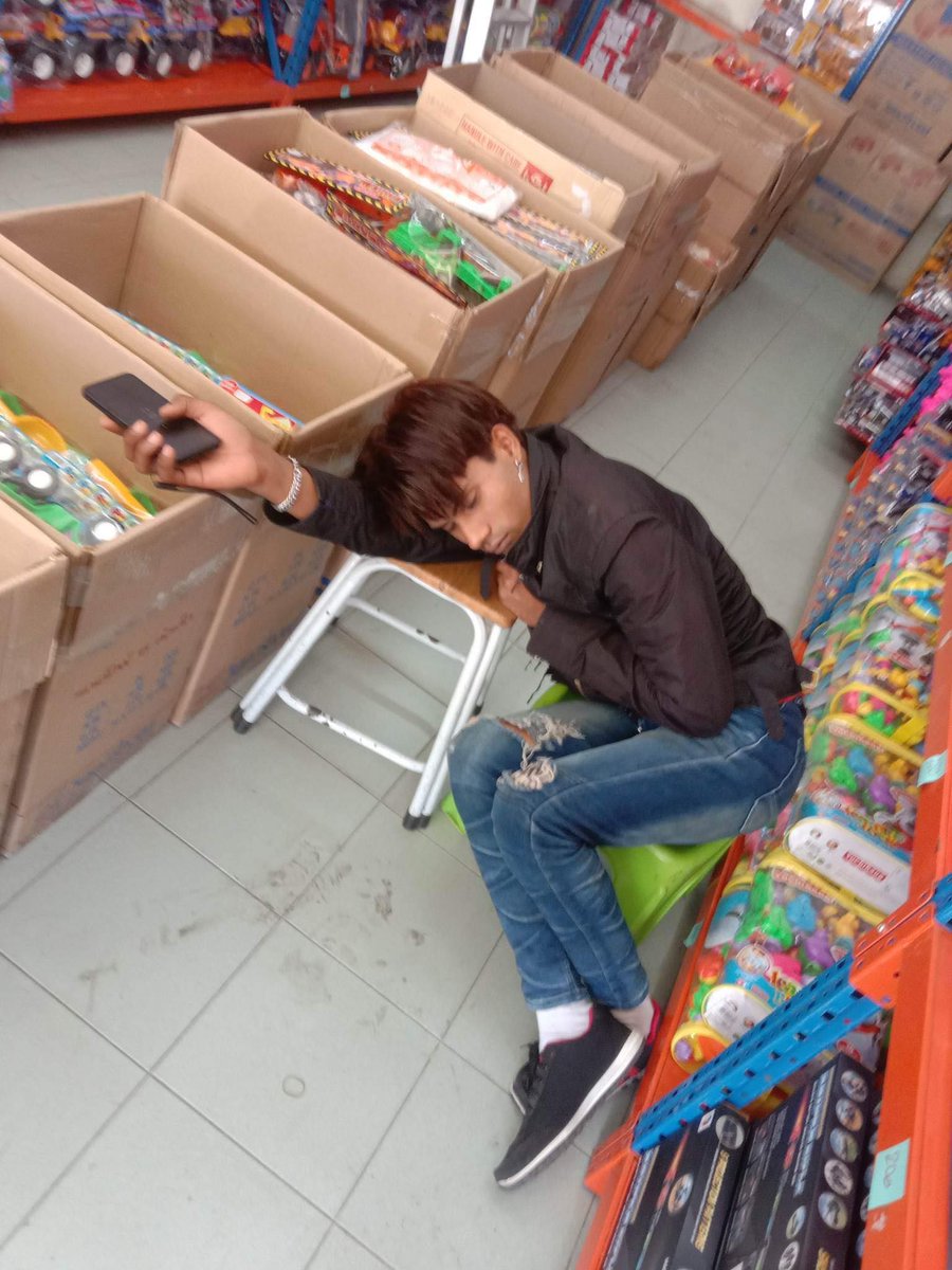 kaig_ron's tweet photo. งานไม่สนขอนอนก่อน😂 https://t.co/stJLRv3XJi