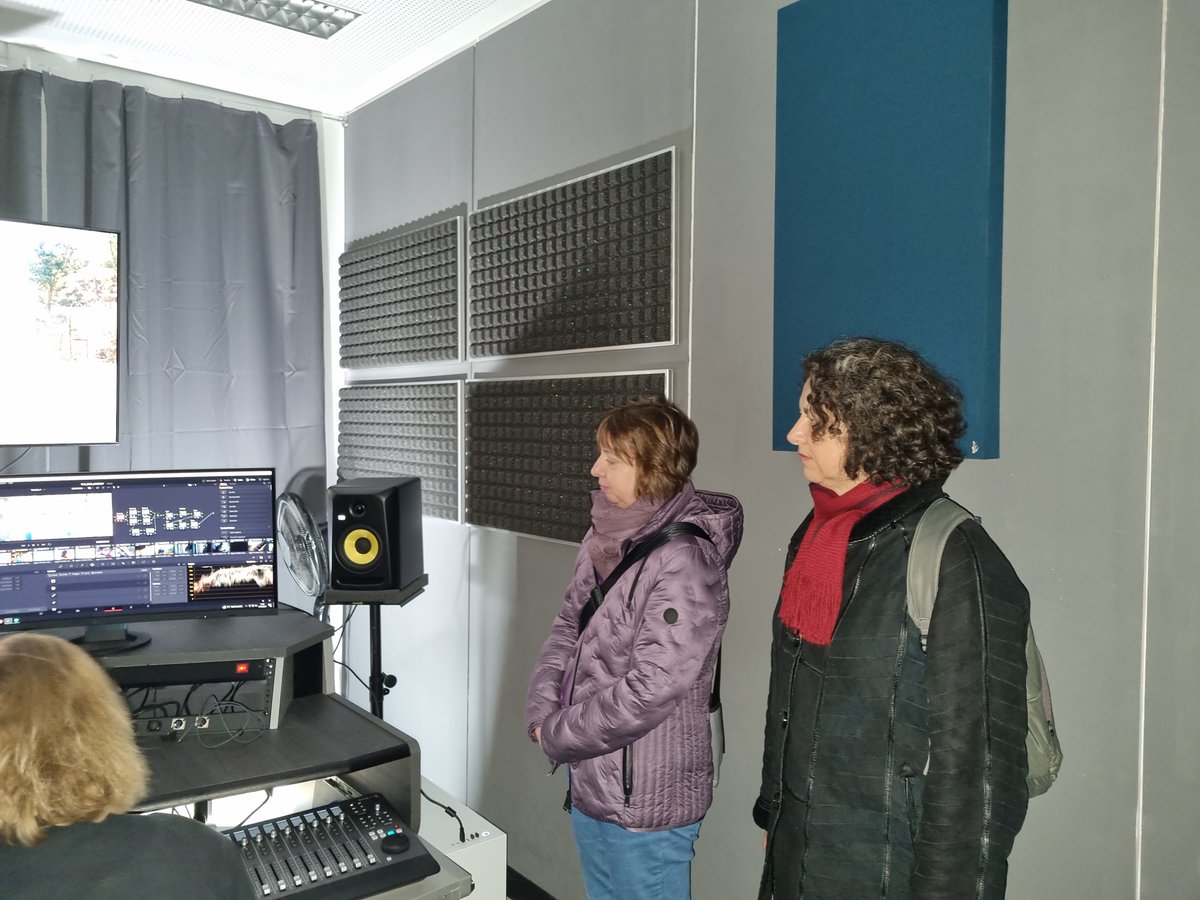 Happy #InternationalWomensDay! At both our #Garching and #Munich campuses, our female staff gave tours of their workplaces, including the virtual sound spaces in the Anechoic Chamber (3rd pic) and Media Production (4th pic). Here are some impressions! #IWD24 📷E.Albers/A.Quindeau