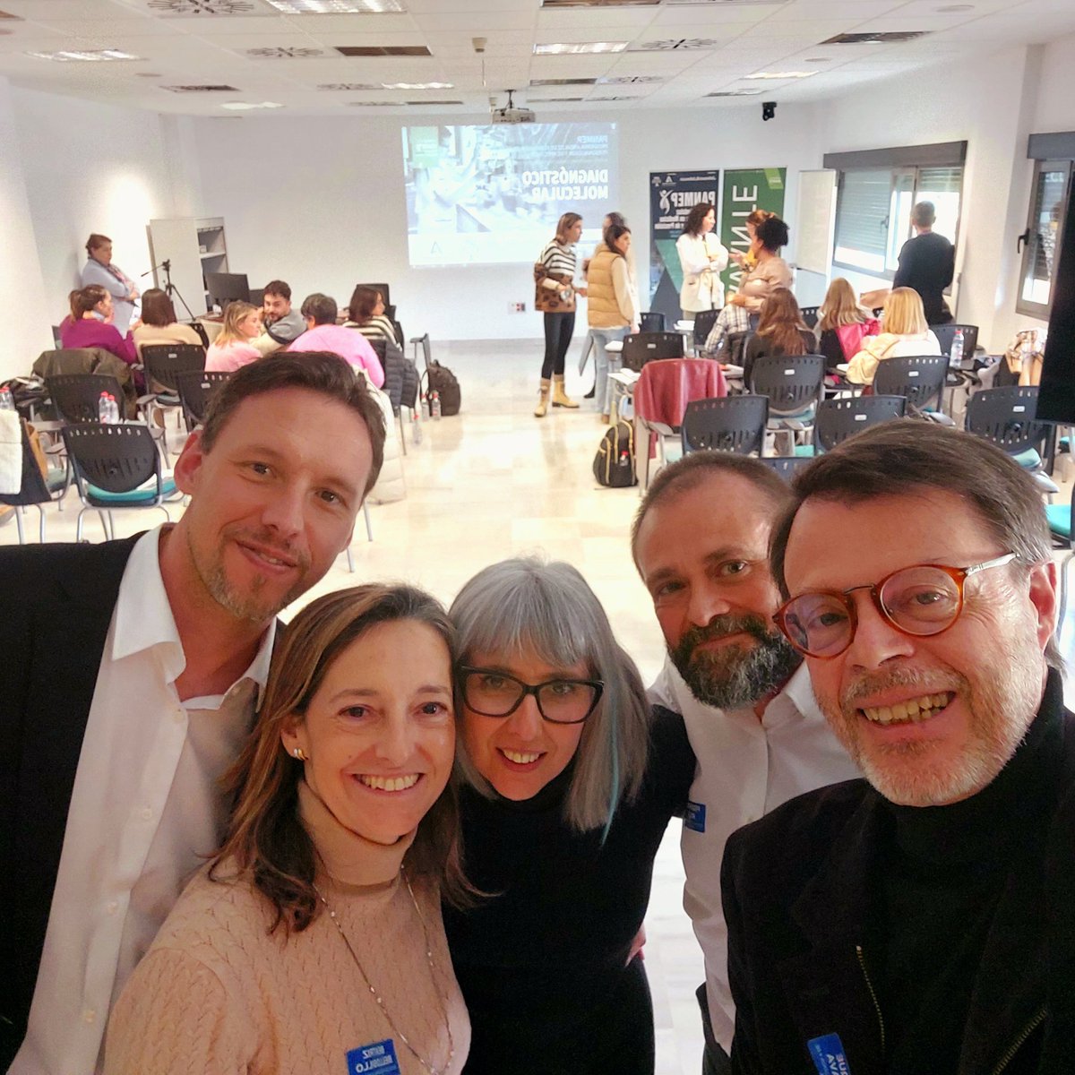 Enrique de Álava (@enriquedealava) on Twitter photo 👏👏Mirad qué panel de ponentes tenemos hoy en el bloque de DIAGNÓSTICO MOLECULAR del programa andaluz de formación en Medicina Personalizada de Precisión: Federico Rojo, Beatriz Bellosillo, y Michele Biscuola #PANMEP #IAVANTE <a href="/UNIAuniversidad/">Universidad Intern. de Andalucía</a> <a href="/JNJNews/">Johnson & Johnson</a>
<a href="/saludand/">Consejería de Salud y Consumo</a> <a href="/MJOSESERRANO19/">M JOSE SERRANO Lab (LB&Cancer Interception group)</a> 👏👏Mirad qué panel de ponentes tenemos hoy en el bloque de DIAGNÓSTICO MOLECULAR del programa andaluz de formación en Medicina Personalizada de Precisión: Federico Rojo, Beatriz Bellosillo, y Michele Biscuola #PANMEP #IAVANTE <a href="/UNIAuniversidad/">Universidad Intern. de Andalucía</a> <a href="/JNJNews/">Johnson & Johnson</a>
<a href="/saludand/">Consejería de Salud y Consumo</a> <a href="/MJOSESERRANO19/">M JOSE SERRANO Lab (LB&Cancer Interception group)</a>
