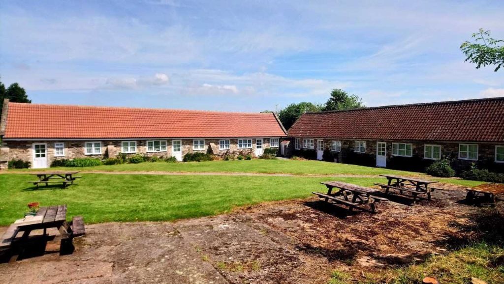 aroundaboutbrit's tweet photo. Located within 140 acres of stunning farmland, Leigh Farm offers outstanding self-catering accommodation on a working farm, just a stone's throw away from Bristol &amp; Bath. 🏞️

🏡 Self Catering 
https://t.co/kNwbn6pbbL 

#SomersetStay #RuralGetaway #CountrysideEscape #FamilyHoliday https://t.co/daXbhpzwqq
