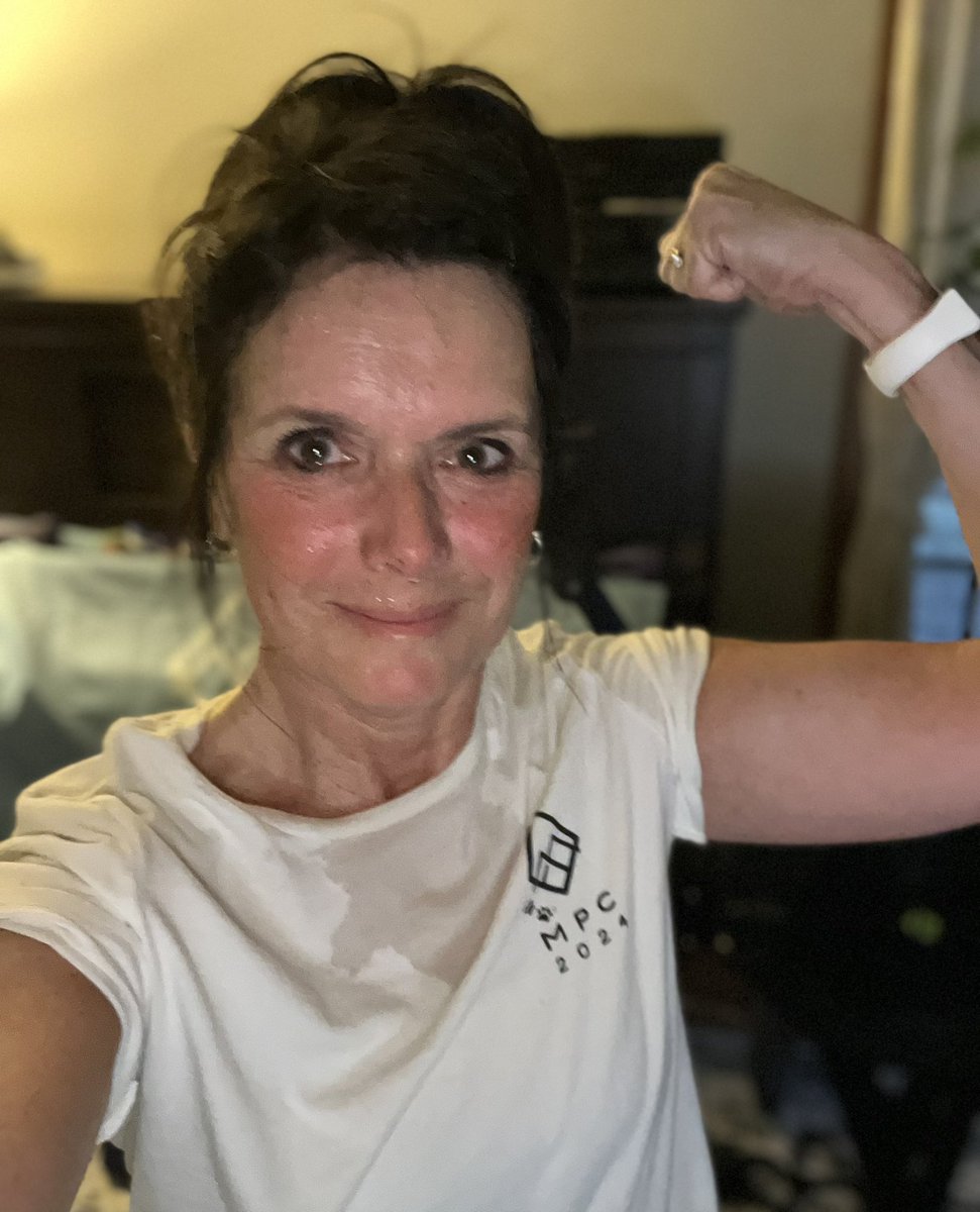 Hard week at work but our community of Peakers pushing through, Coaches encouraging us, and workouts building our strength kept me positive! I would be floundering without you❤️😘 Happy #FlexFriday Peakers 🙌🪄💪@MyPeakChallenge @MountainPeakers @RoadtripPeakers @AOKPeakers