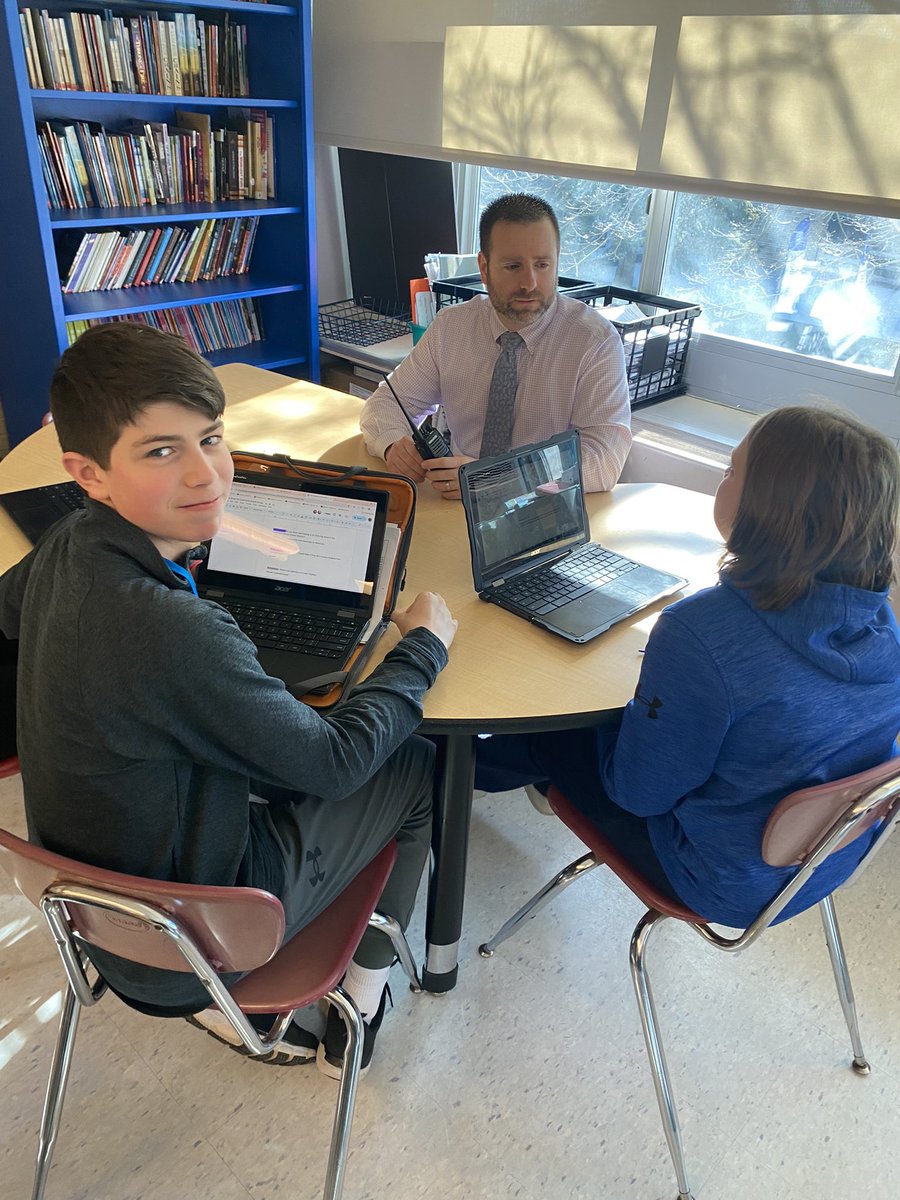 Had the opportunity to meet with an amazing group of 7th graders to discuss bullying and student empowerment at RMS. New programs in the works based on their ideas! 💡 #projectbasedlearning #pbl @colleenmohara @PrincipalGalati @LoriKoernerRCSD #ThisIsRiverhead #generationcitizen