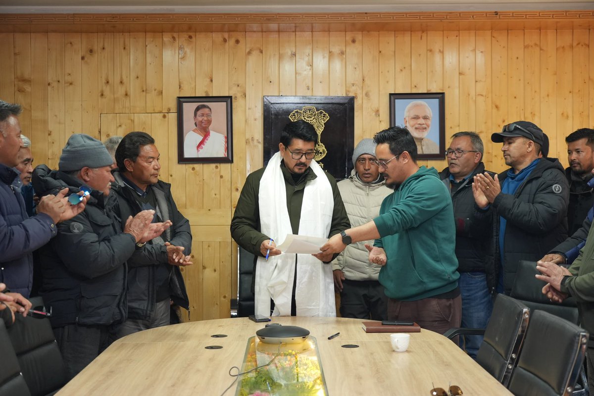 They apprised H’CEC of various developmental works undertaken in their village with the initiative of the Councillor and requested H’CEC to visit their village. Besides, various other developmental issues were discussed during the meeting. 

<a href="/tashi_gyalson/">Tashi Gyalson</a> <a href="/DC_Leh_Official/">Deputy Commissioner Leh</a>