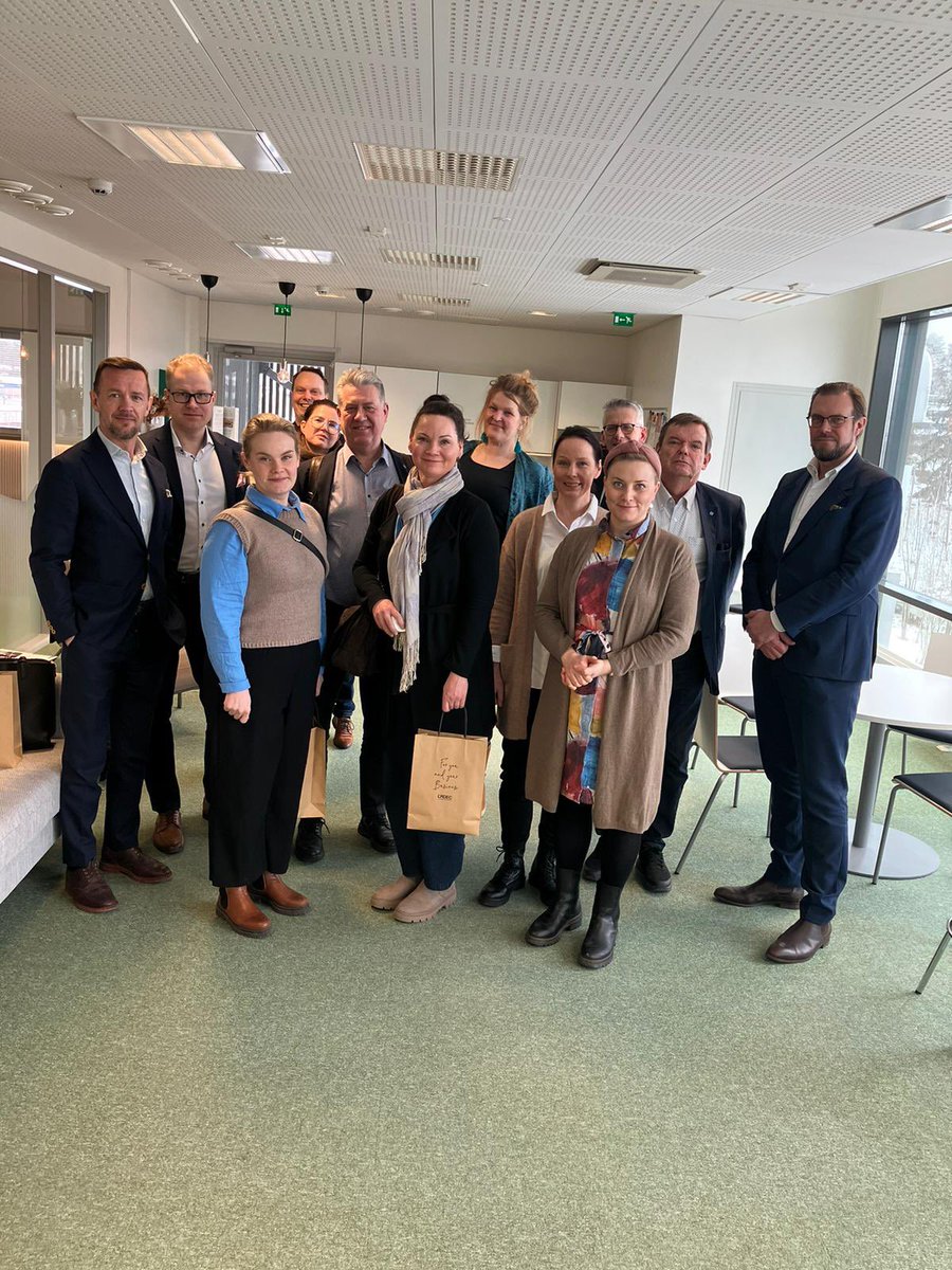 Hieno ja todella innostava loppuviikko! Saimme Lahteen vieraaksemme minibussillisen mahtavia turkulaisia #elinvoimatekijöitä! 🤩 Tutustuimme mm. kaupunkien elinvoimatyöhön, LUTiin, LABiin ja LADECiin. Keskustelua, ideoita  &amp; yhteistyötä.
#Lahti #Turku #elinvoima #kaupungit