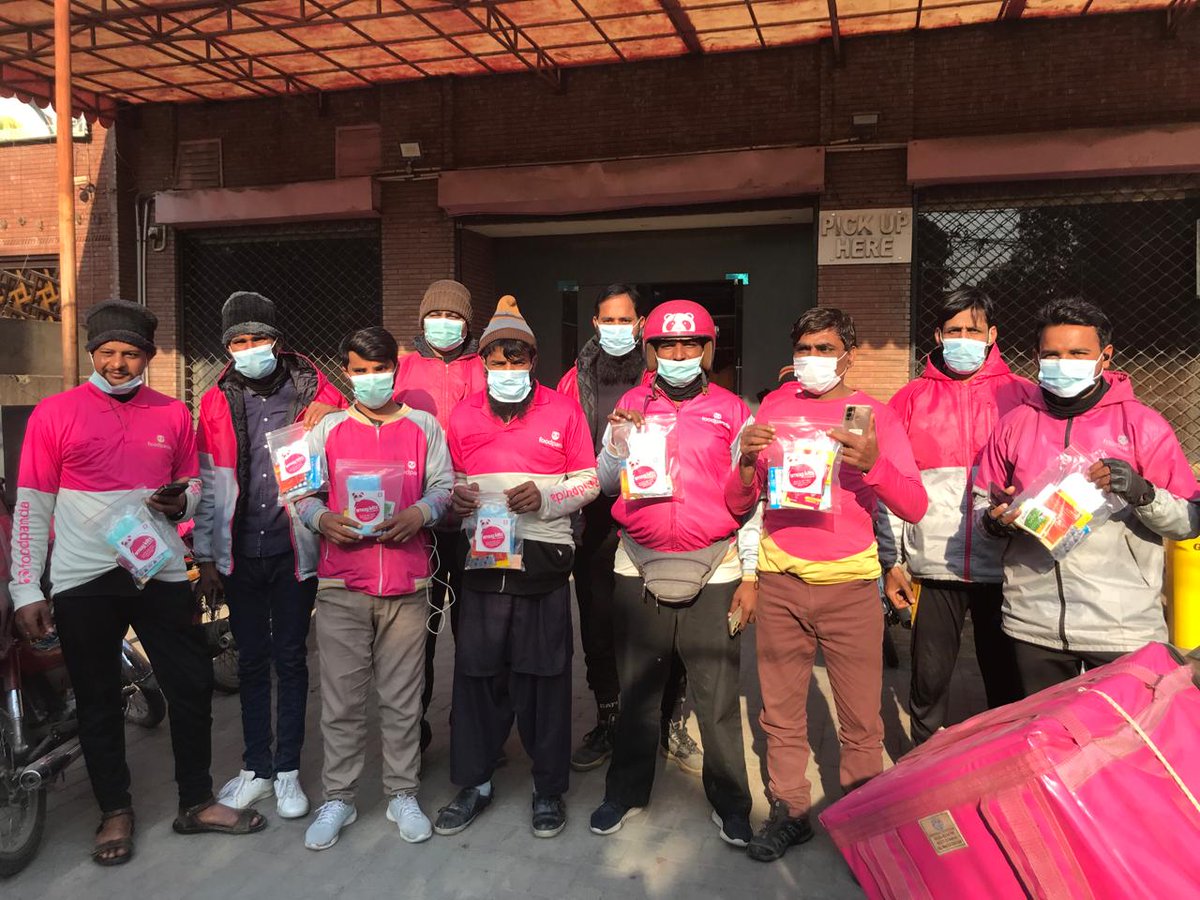 foodpanda distributes safety kits to riders in Punjab - reiterating it’s continued commitment to health and safety. Safer deliveries, Safer communities ✅

#HealthAndSafetyFirst #RiderWellbeing