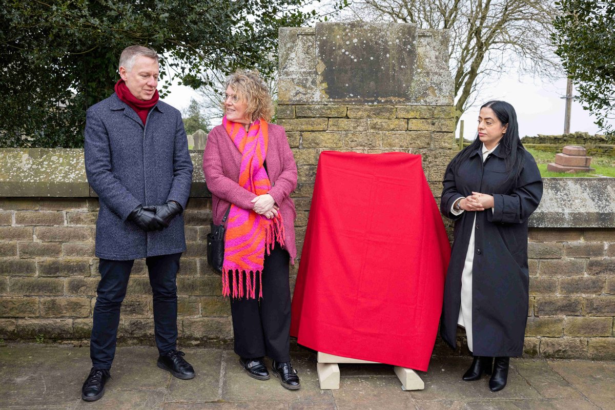 To mark #InternationalWomensDay, Leader of Oldham Council, @shah_arooj unveiled a plaque today to commemorate what could be the birthplace of the women’s Suffrage movement. Read the full story 👉 bit.ly/43baxNV #IWD2024 #Oldham