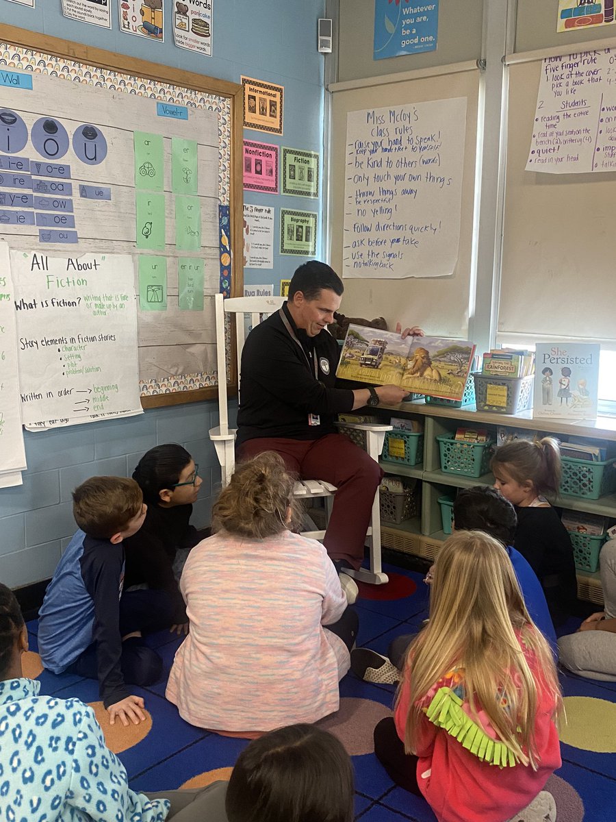 Thank for being our mystery reader today Dr Altobello ! @HTSDSecondary @WeAreHTSD 📚📖