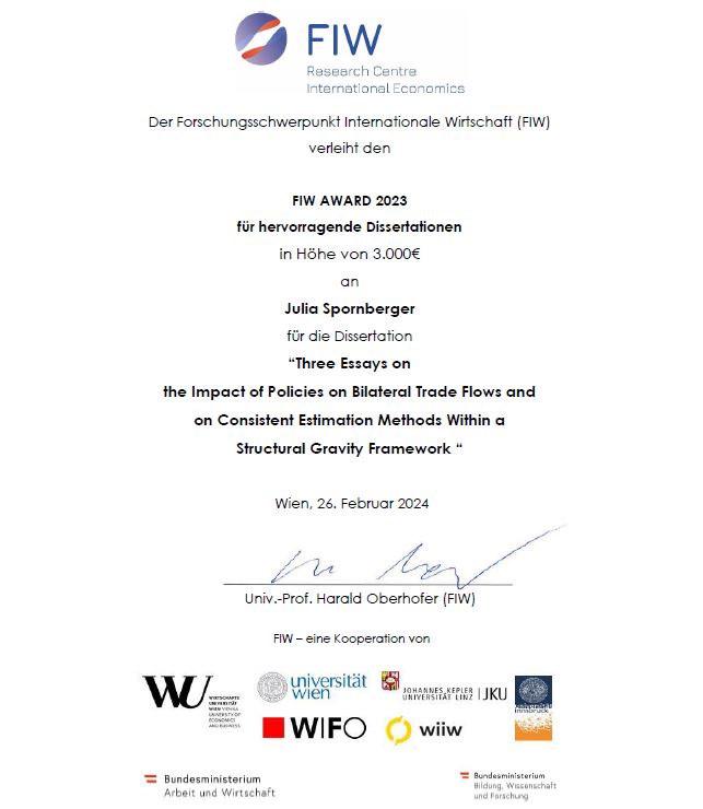 To promote excellent young female researchers in the field of international economics the @CentreFiw hands out the FIW Award for PhD Theses in International Economics, worth 3.000€ to 🥁🥁🥁 @JuSpornberger! Congratulations Julia! 🏆 @UniHohenheim @econstatUIBK