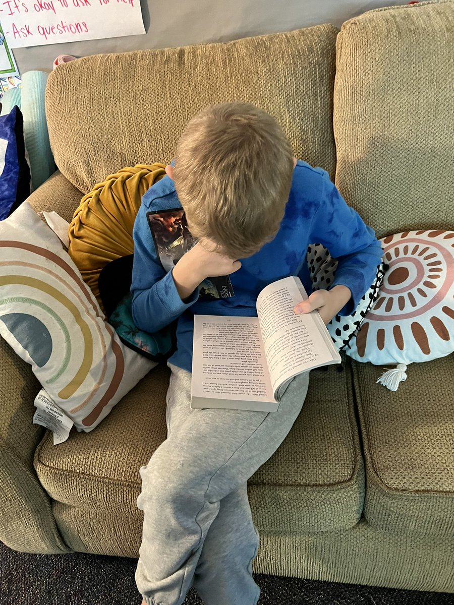teachingwturley's tweet photo. AD’s Read-a-Thon is a go! Happy reading! 📖 💙🐬#lpsAD #SharetheGoodLPS https://t.co/5TwAgnj6qq