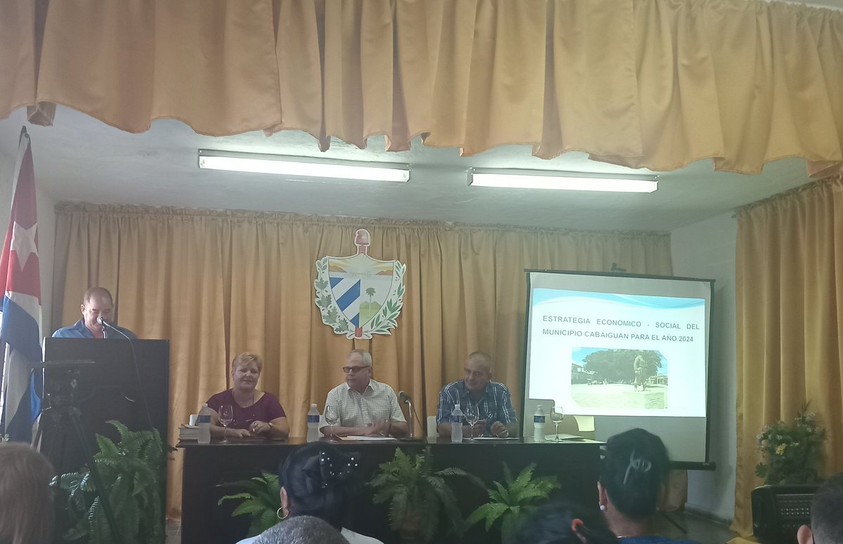 En #Cabaiguán #VisitaParlamentaria con la presencia de <a href="/HomeroAcostaA/">Homero Acosta Álvarez</a> 
#PoderPopular <a href="/DiazCanelB/">Miguel Díaz-Canel Bermúdez</a> <a href="/DeivyPrezMartn1/">Deivy Pérez Martín</a>  <a href="/estradadailin80/">Directora General Educación Cabaiguán</a> <a href="/dpesanct/">DGEsanct-Spiritus</a>