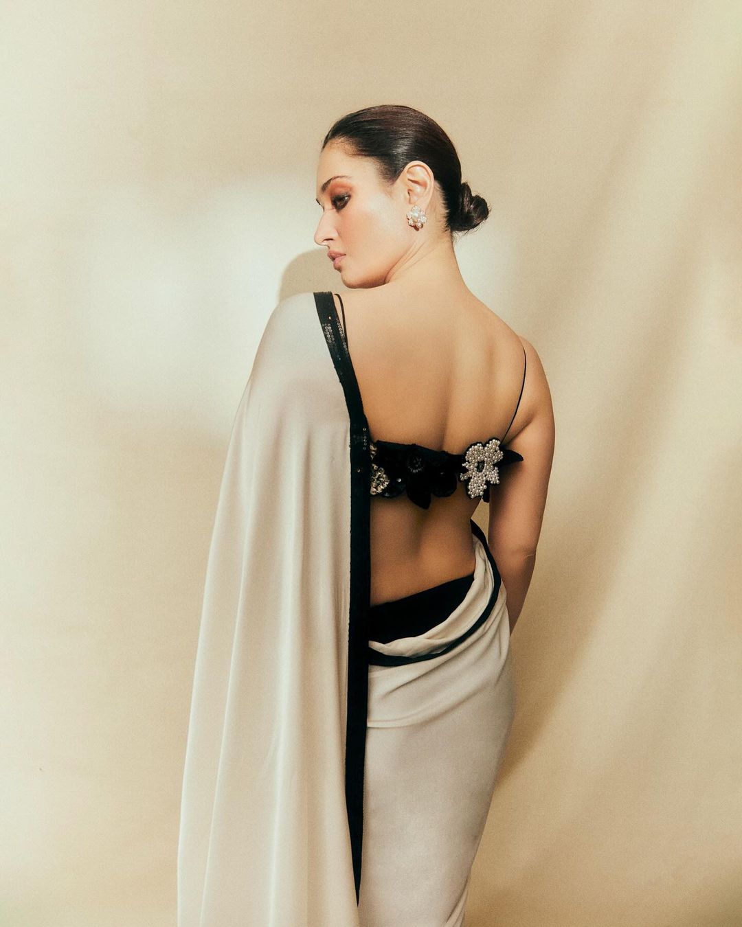 GIKHvwzX0AA1_MQ?format=jpg&name=large