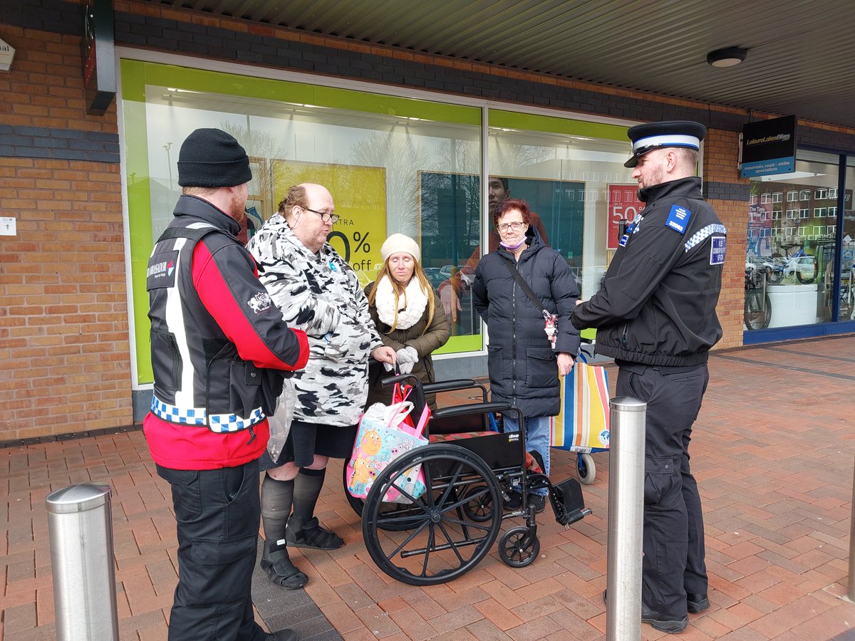 Another busy day in #Westbrom talking to the community and local businesses 👮‍♀️👮‍♂️🚓 #Businesscrimemonth #CommunityEngagement @SandwellPolice 31873
