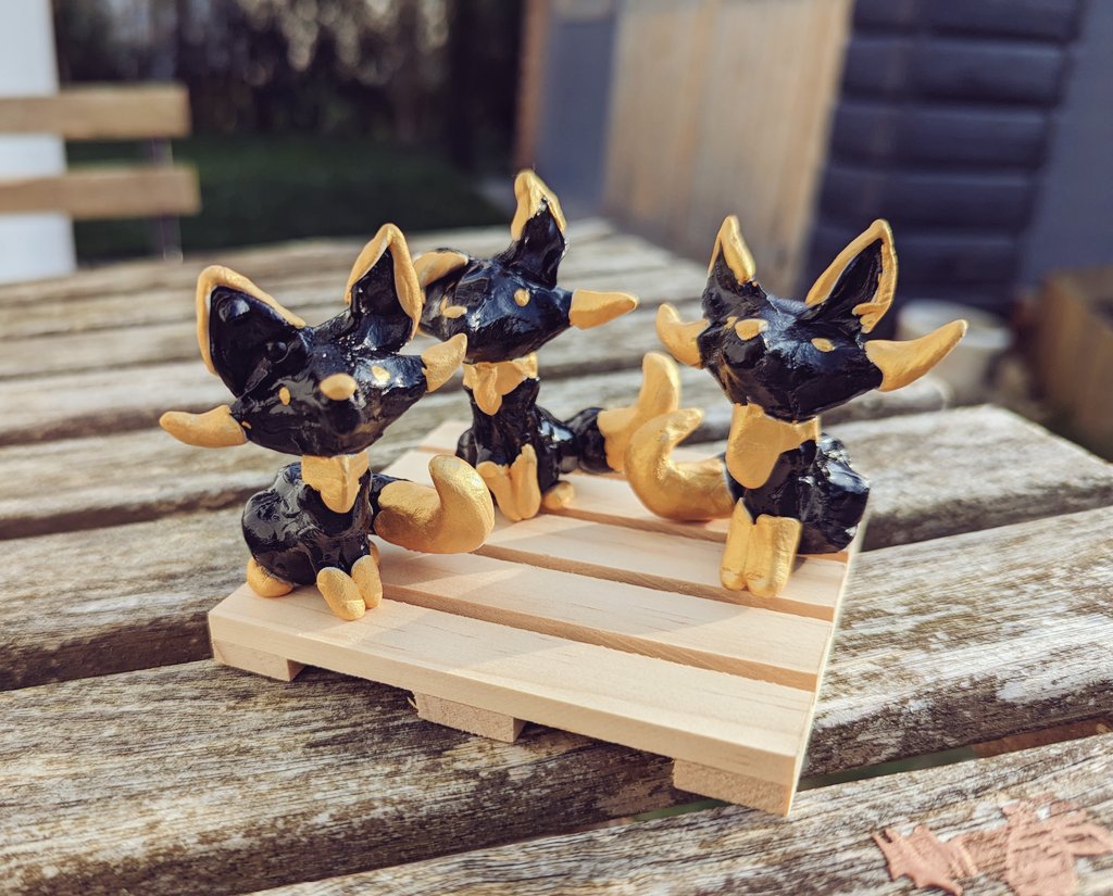 EbibiGlass's tweet photo. ANNONCE ✨

Lundi 11 Mars à 20h la boutique sera réapprovisionnée en bebou avec l'arrivée des moutons en cristal noir et des renards en cristal noir aussi.

Cette vente aura uniquement des renards sans pic de plantage, ça peut donc être des gardiens d'étagères! https://t.co/9VItuqlllH