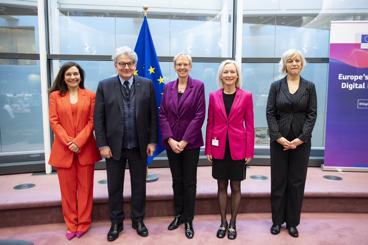 BonefeldCecilia's tweet photo. Couldn’t think of a better way to mark #InternationalWomensDay than by joining the @EU_Commission’s “Women in Digital” event.

In my address to @ThierryBreton, I highlighted some of the challenges #WomenInTech are facing today. And how to solve them.

Great to share this experience with @RenateNikolay, who is excellently driving Europe’s digital agenda!